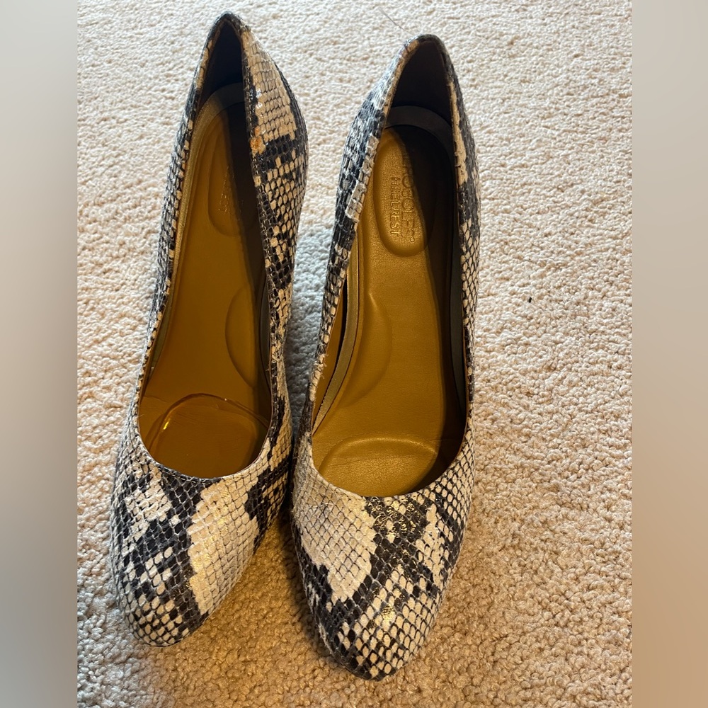 Aerosoles bandwagon, wedge heel in snake skin, size 9.5.